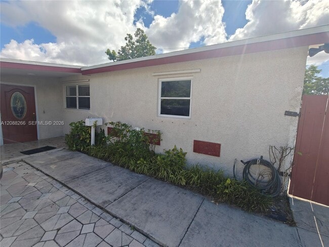Building Photo - 801 N 70th Ave