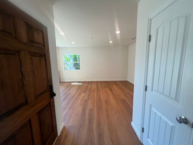 Building Photo - 6557 McLennan Ave