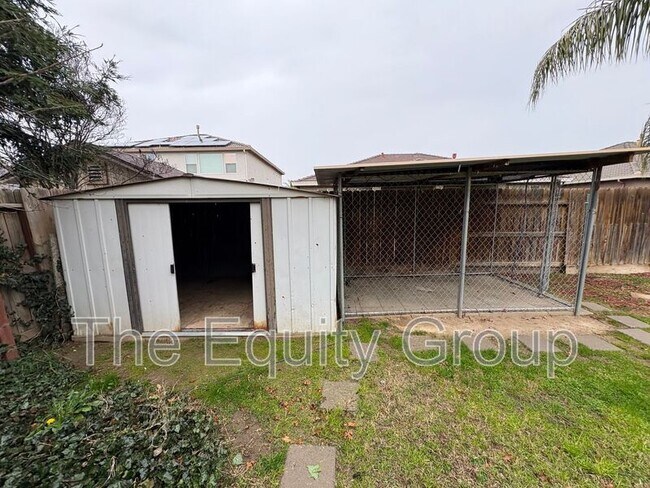 Building Photo - 3116 W Buena Vista Ave