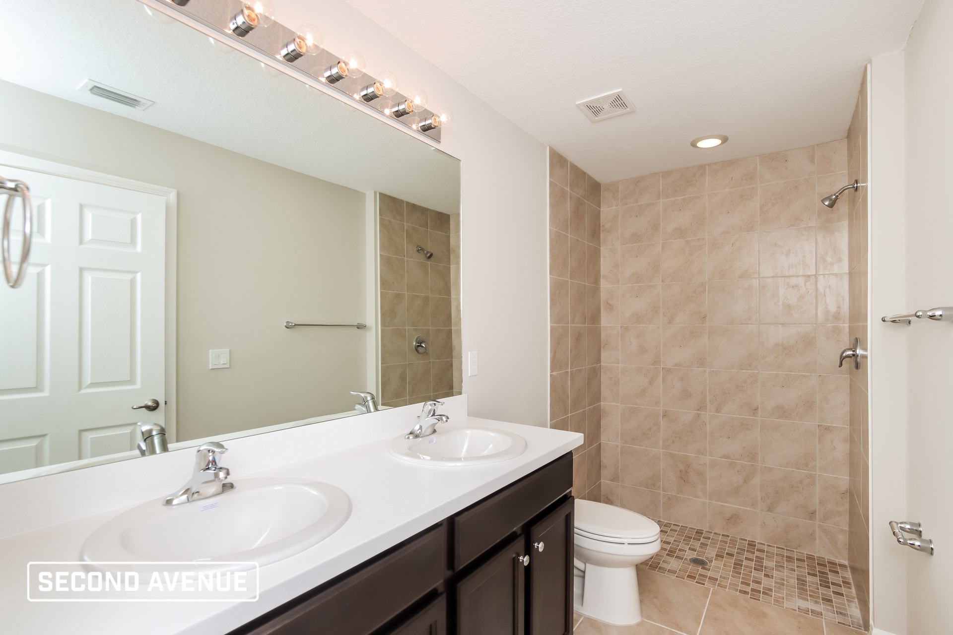 Building Photo - 1576 Summit Rd