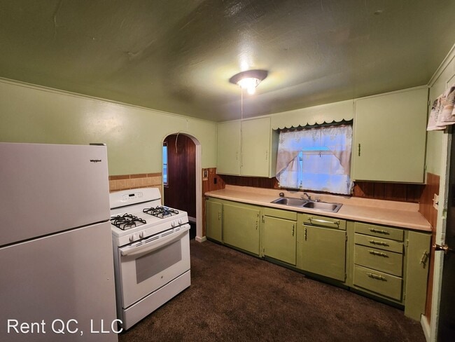 Building Photo - 2 br, 1 bath House - 224 4th St