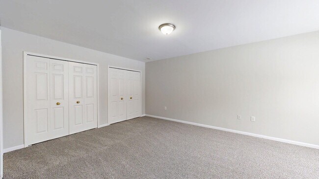 Building Photo - 2740 S Knightsbridge Cir