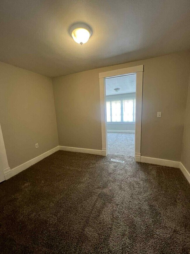 Building Photo - Charming 3-Bedroom, 2-Bathroom Two-Story H...