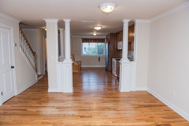 Building Photo - 93 Tennyson Dr
