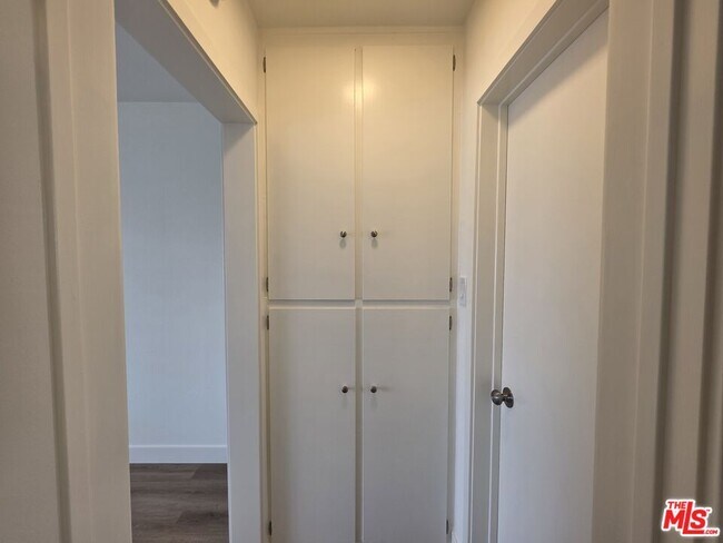 Building Photo - 2009 Carnegie Ln