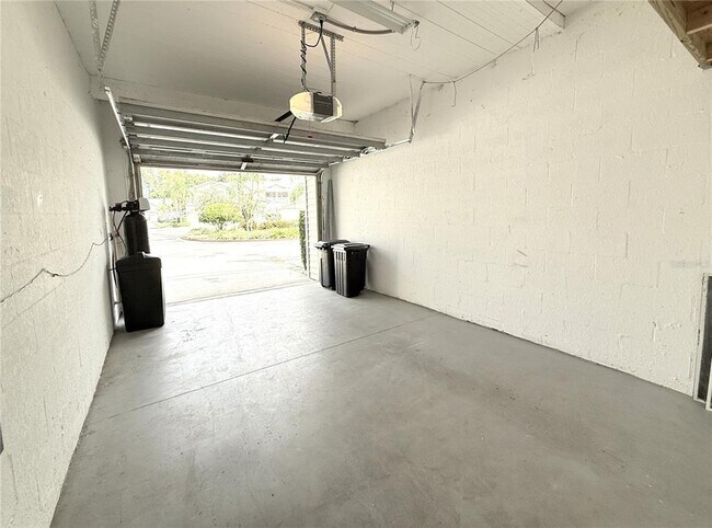 Building Photo - 1719 Hammocks Ave