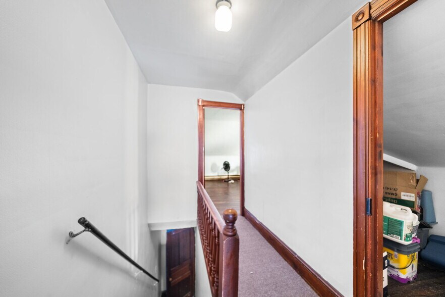 Building Photo - 74 S 6th Ave