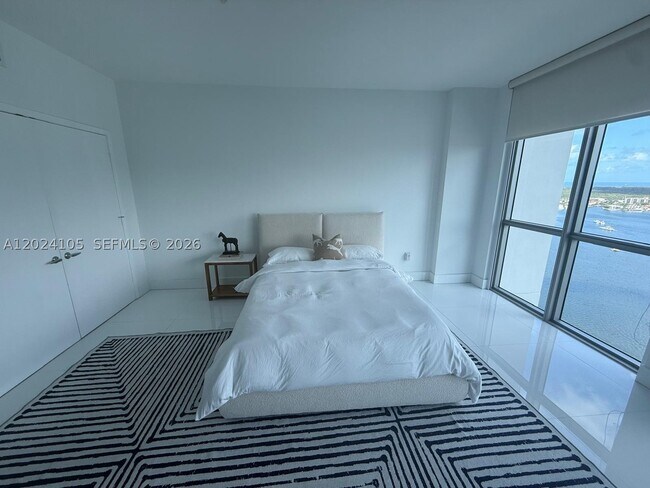 Building Photo - 17301 Biscayne Blvd