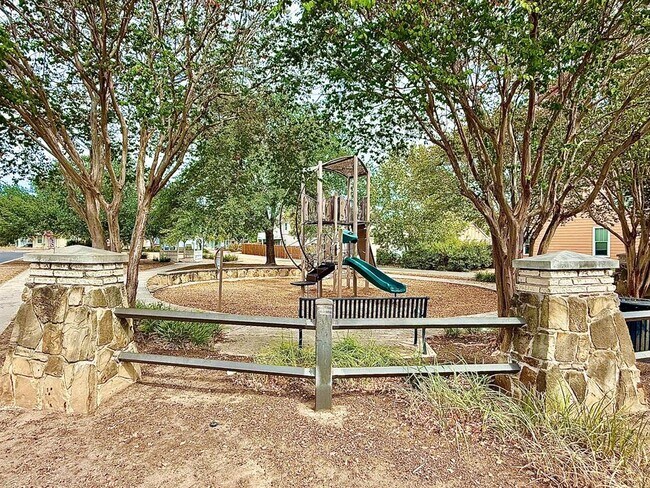 Building Photo - 506 Shadow Point