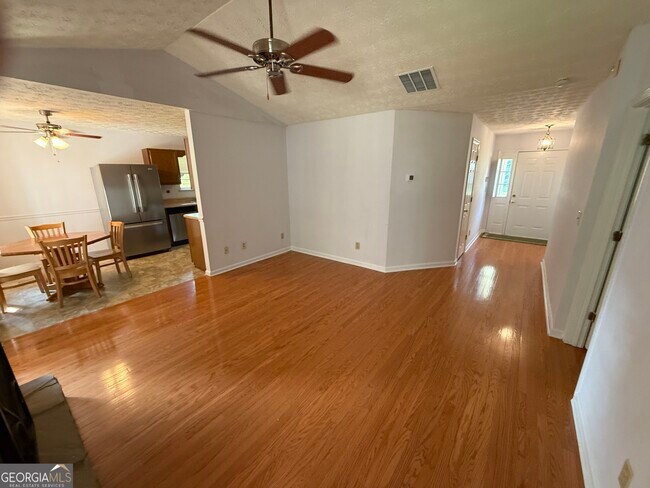 Building Photo - 3897 Saddlecreek Dr