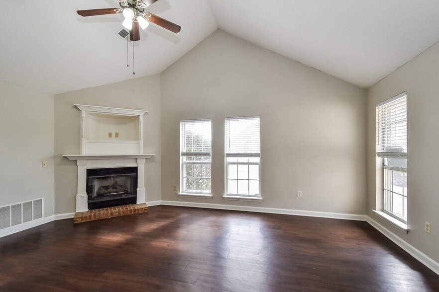 Building Photo - 200 Gaslight Cove