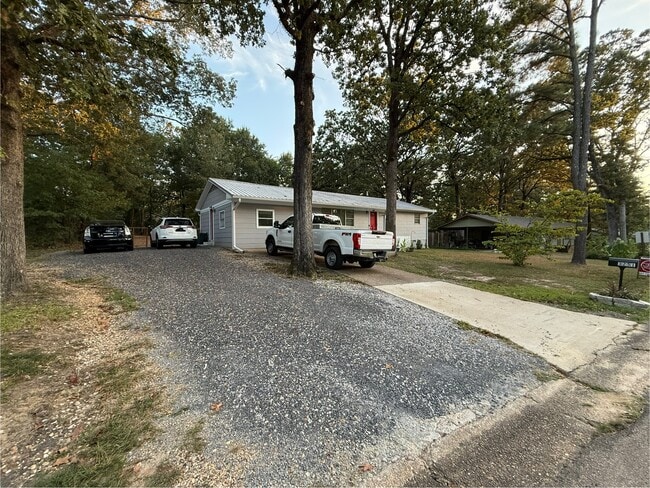 Building Photo - 3251 Crafton St