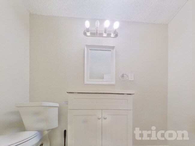 Building Photo - 6212 Douglas Dr