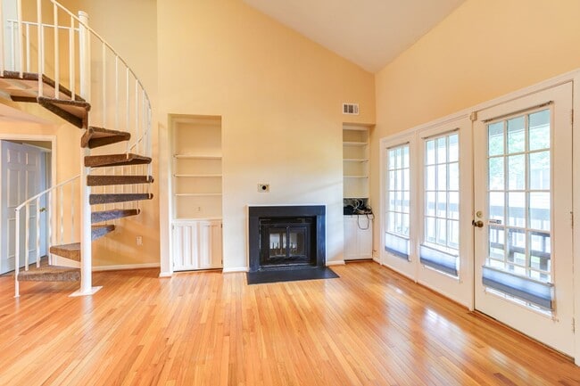 Building Photo - Beautiful 2-Bedroom 2-Bathroom Condo with Loft In The Heart of Germantown