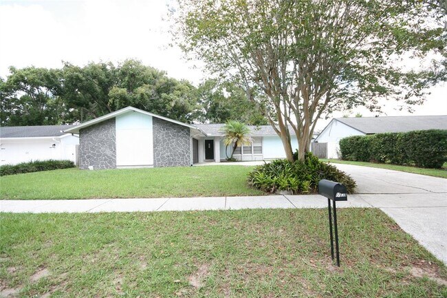 Building Photo - 17839 Sunrise Dr