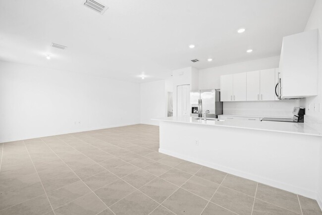 Building Photo - Brand new 3 bed 3.5 bath Townhouse with ya...