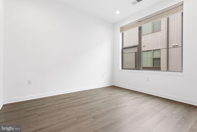 Building Photo - 3121 Beachview Ln