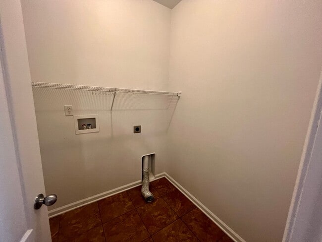 Building Photo - Available Now! 2nd Story, 3 Bed, 2.5 Bath ...