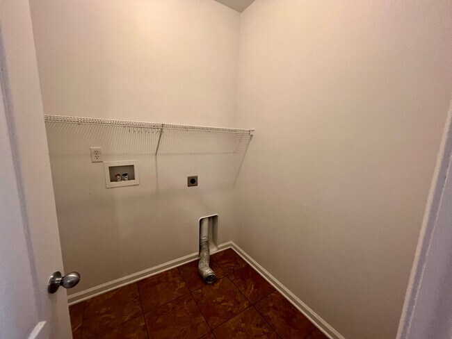 Building Photo - Available Now! 2nd Story, 3 Bed, 2.5 Bath Condo with Screened-in Balcony in Adams Landing