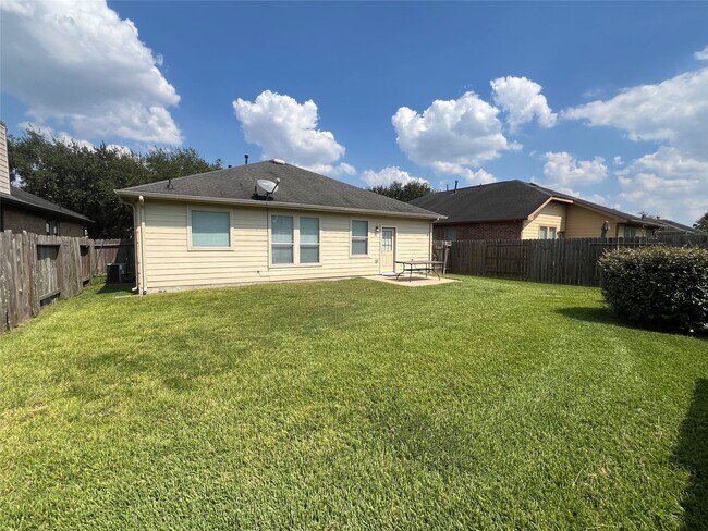 Building Photo - 12918 Meadow Springs Dr