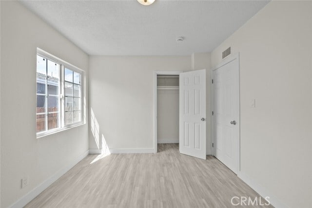 Building Photo - 5040 N Lyman Ave