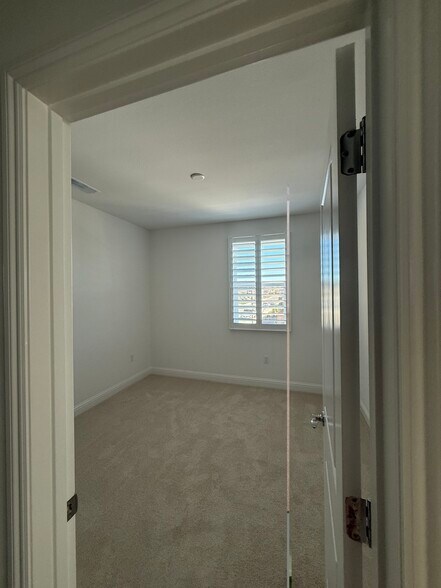 Building Photo - 3921 Mirecourt Cir