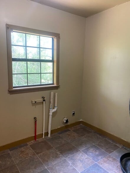 Building Photo - 1204 Cherry St