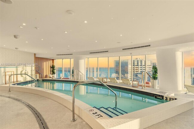 Building Photo - 300 Biscayne Blvd Way