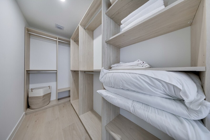 Building Photo - 36 NE 2nd St