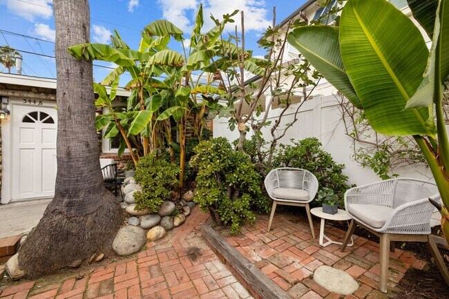 Building Photo - 344 Bonair St