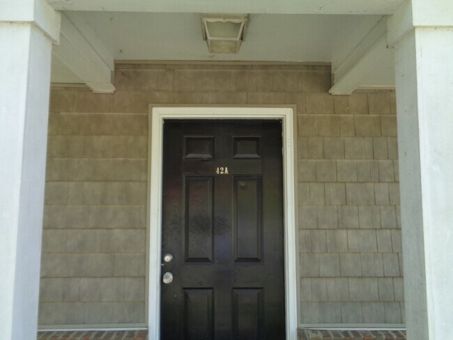 Building Photo - 47 Robinson St