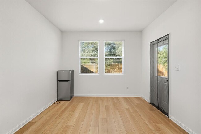 Building Photo - 2701 Emerson Trl