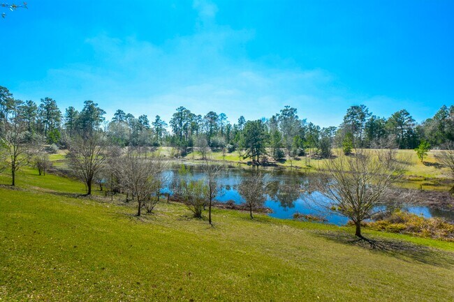 Building Photo - 14 Guinevere Pl