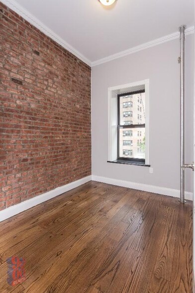 Building Photo - 314 E 106th St