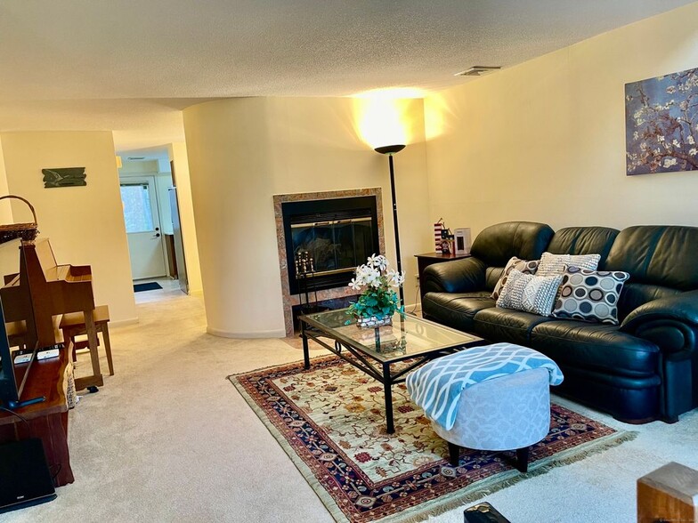 Building Photo - 300 Brittany Farms Rd