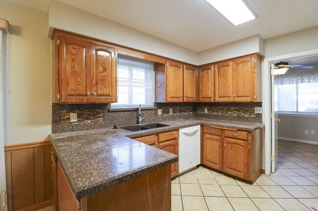 Building Photo - 3 Bed | 2 Bath | Tulsa