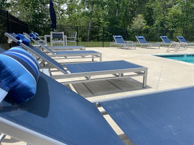 Building Photo - Heron | 3 Bed 2.5 Bath | Garage | 1800 sf | $2726-$2999 | 8, 9, 10, 12, 14, and 15 month lease terms