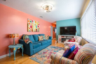 Building Photo - 214 Lucerne Dr