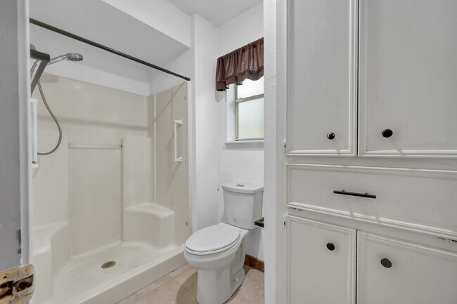 Building Photo - 284 Colonial Ct