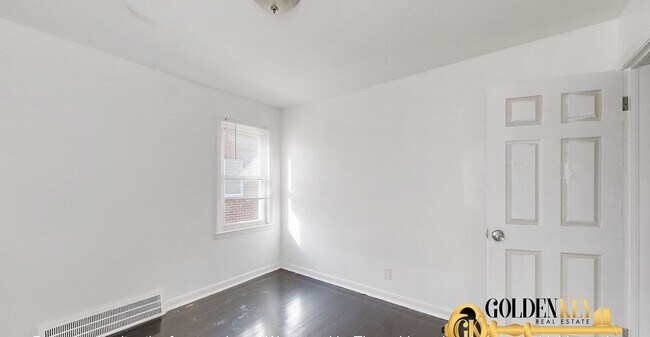 Building Photo - Eastside Detroit 3 bedroom Home Close to A...