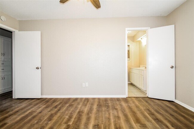 Building Photo - 1004 Cambridge Dr