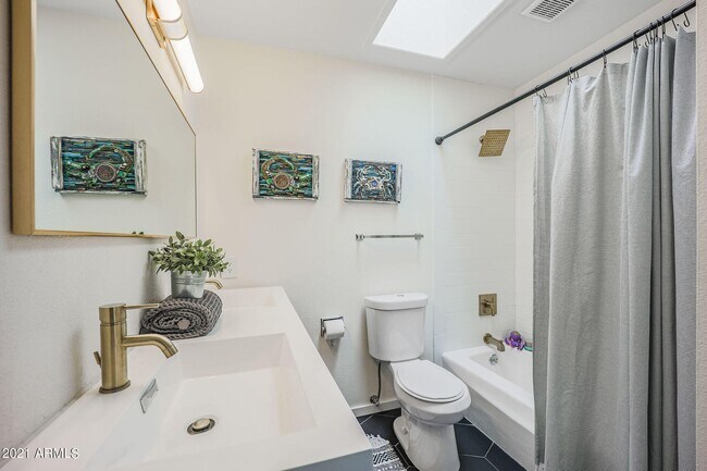 Building Photo - 8133 N 16th Dr