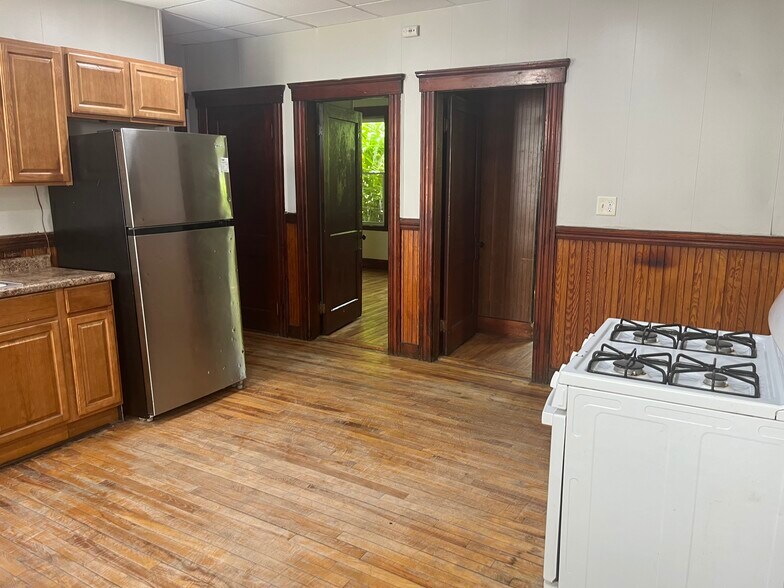 Building Photo - 37 Columbia St