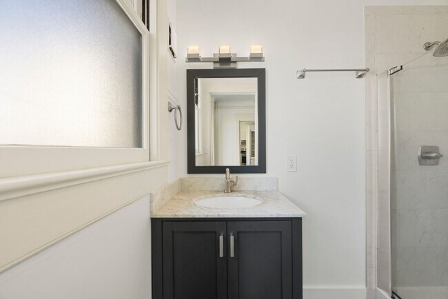 Building Photo - 1960 Pierce St