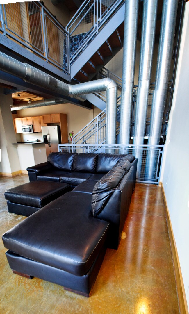 Building Photo - 25 E John St