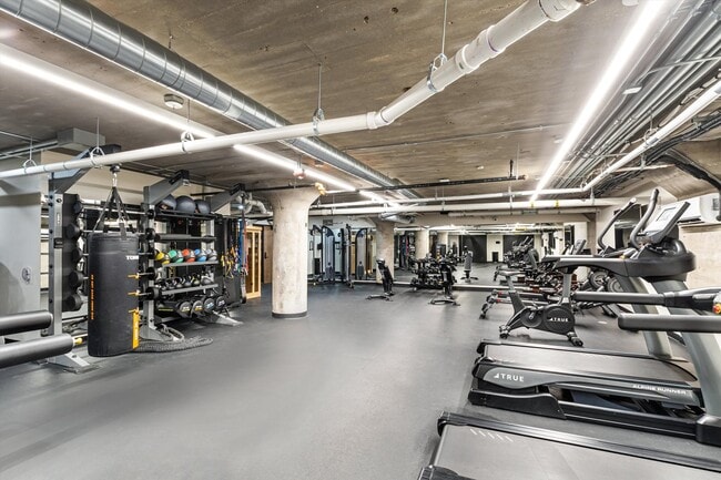 Building Photo - 2032 N Clybourn Ave