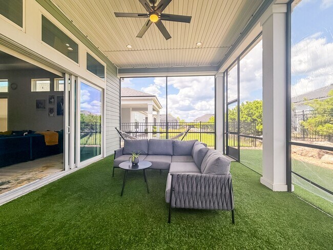 Building Photo - Modern-Luxury 5/3 in Oakmont
