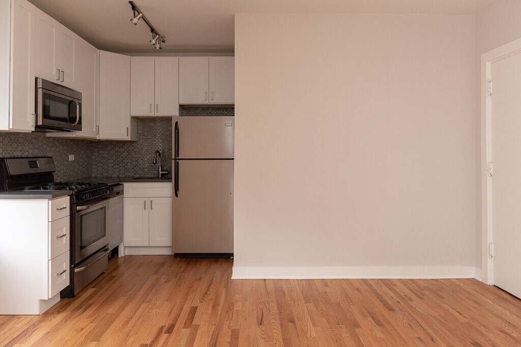 Building Photo - 2402 N Kedzie