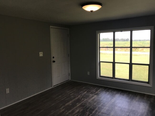 Building Photo - Love the Country Quiet - 2 bed 1 bath home on private country lot