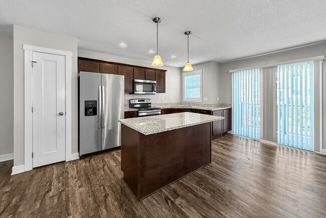 Building Photo - 2720 NW Casey Jones Ln